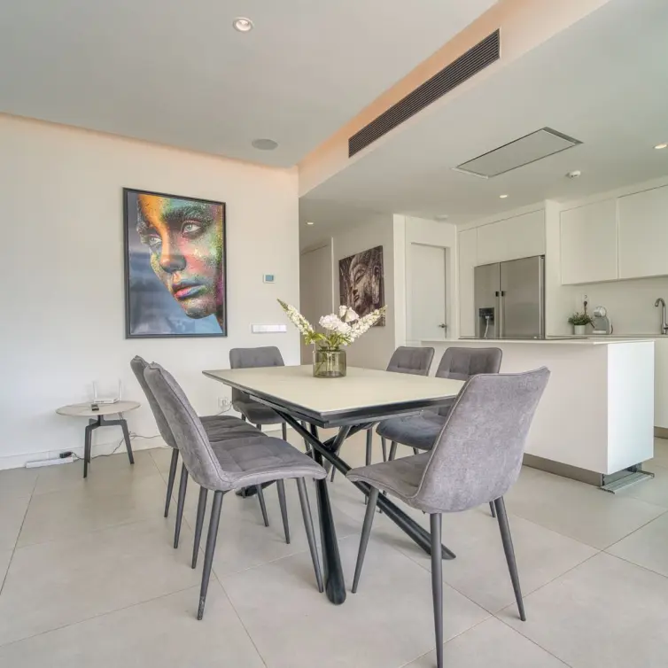 Sale of middle floor apartment in Higueron