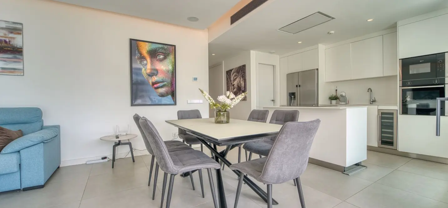 Sale of middle floor apartment in Higueron 4