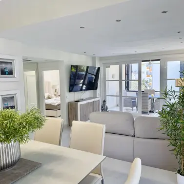 Sale of middle floor apartment in Elviria