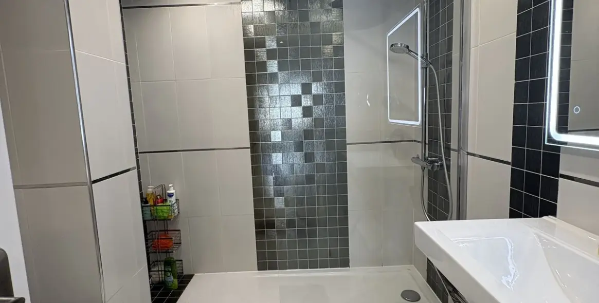 Sale of middle floor apartment in Elviria 29