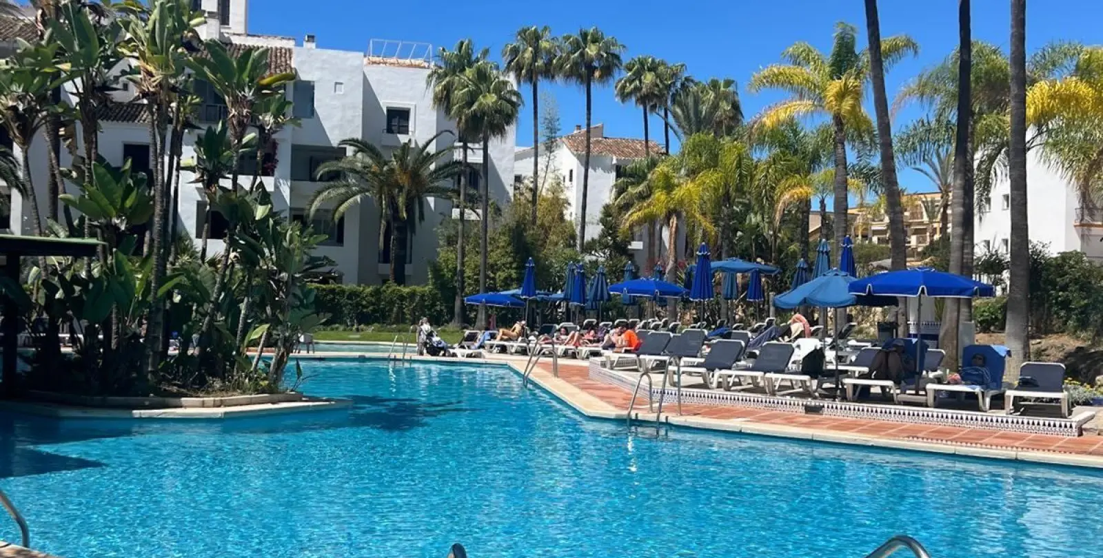 Продажа апартаментов на среднем этаже в Elviria 1