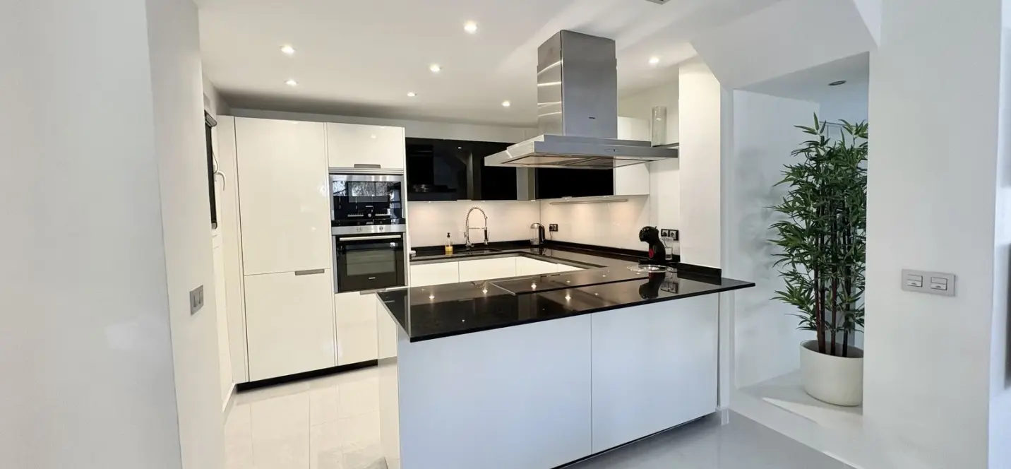 Продажа апартаментов на среднем этаже в Elviria 4
