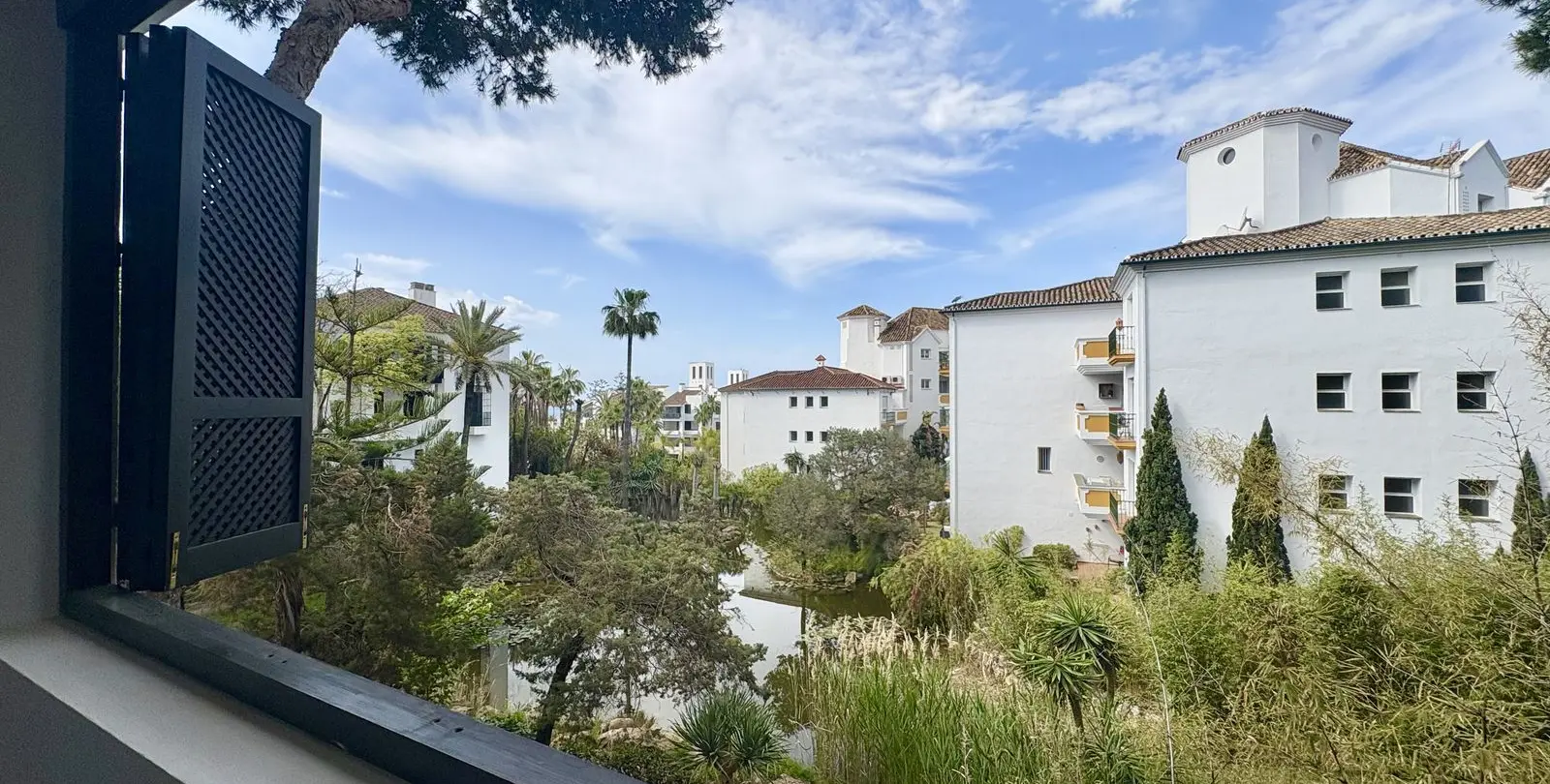 Продажа апартаментов на среднем этаже в Elviria 15