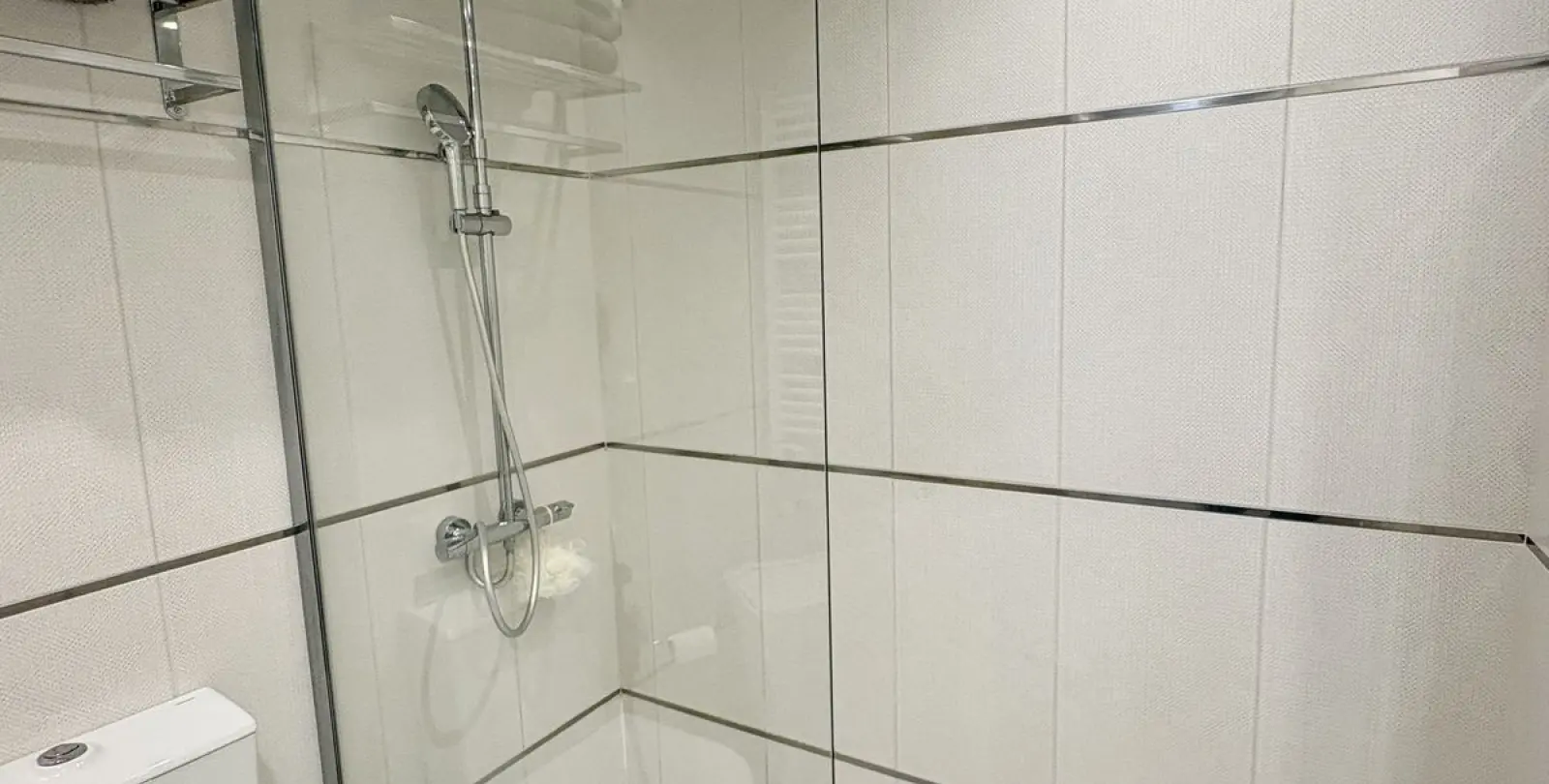 Продажа апартаментов на среднем этаже в Elviria 26