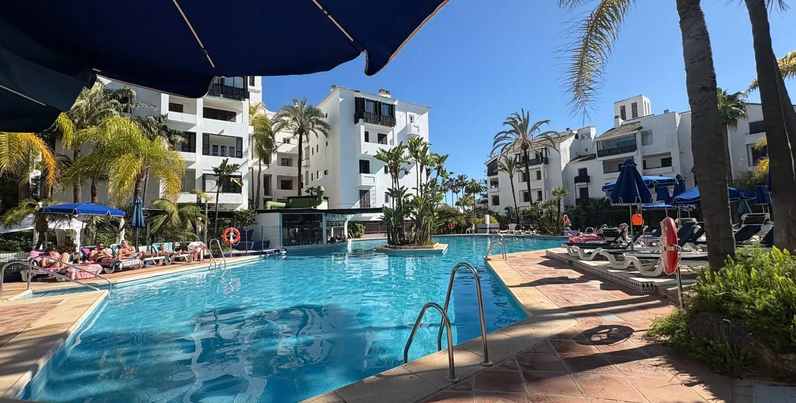 Продажа апартаментов на среднем этаже в Elviria 34