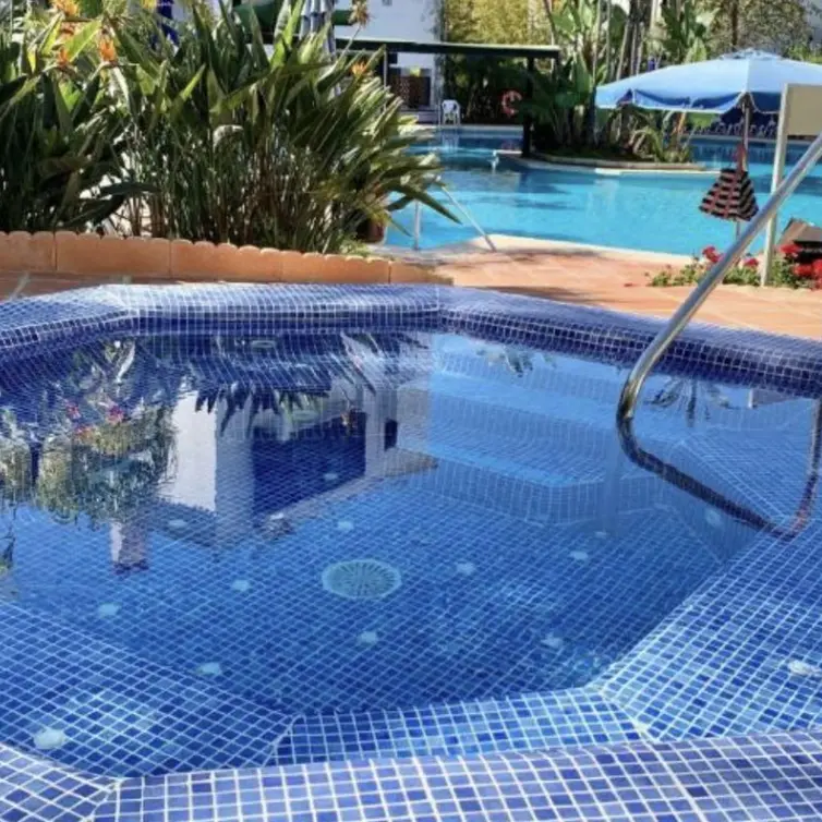 Sale of middle floor apartment in Elviria
