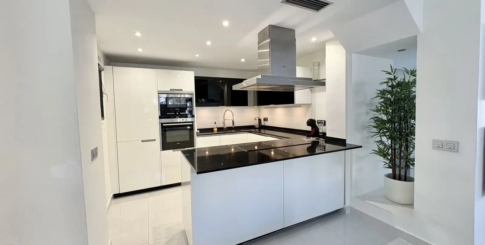 Продажа апартаментов на среднем этаже в Elviria 5