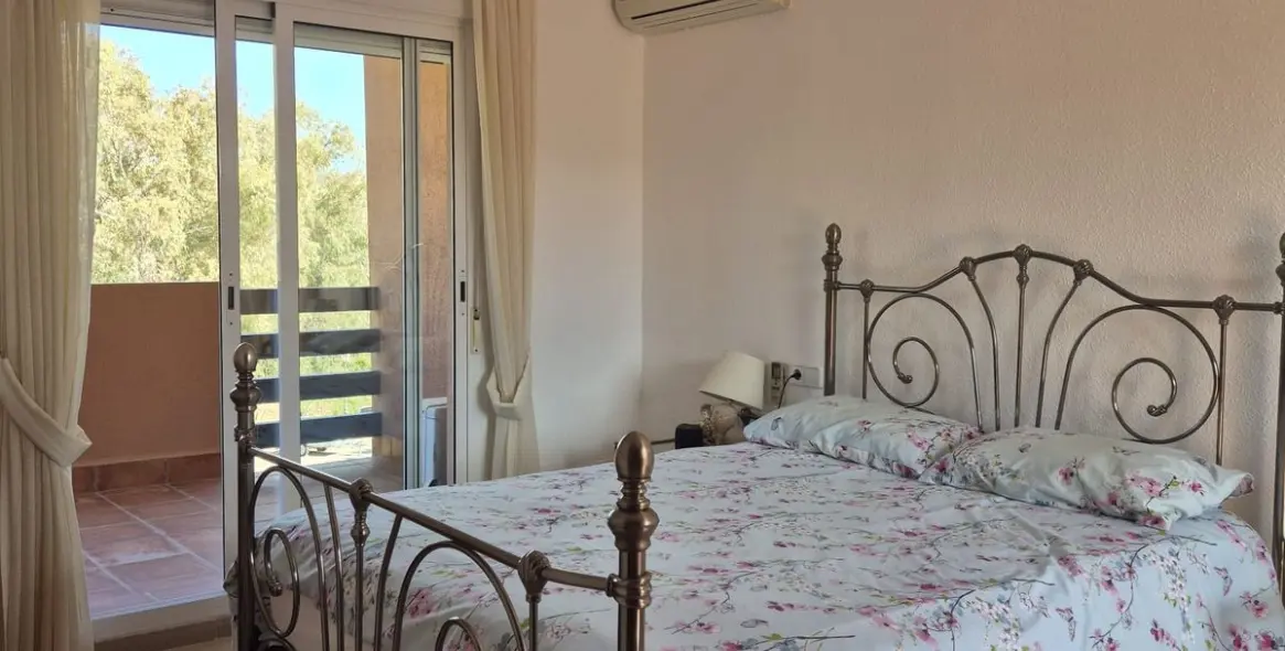 Продажа двухуровневого пентхауса в Casares Playa 10