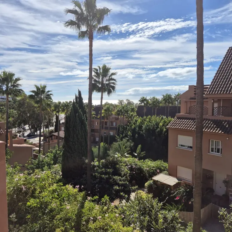 Продажа двухуровневого пентхауса в Casares Playa