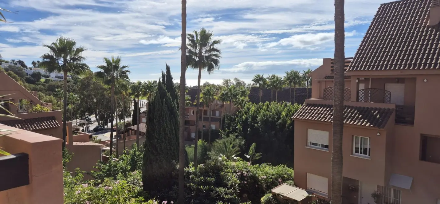 Продажа двухуровневого пентхауса в Casares Playa 0