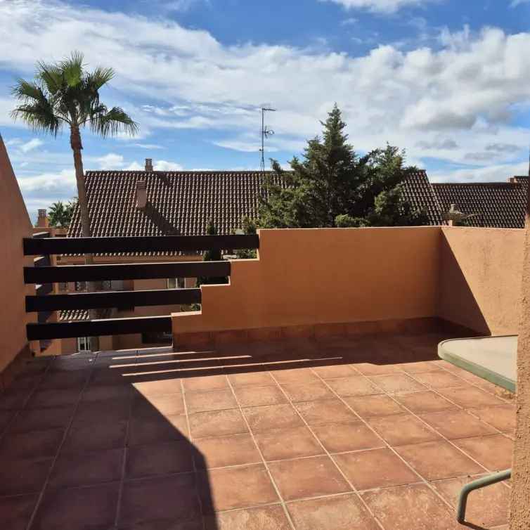 Продажа двухуровневого пентхауса в Casares Playa