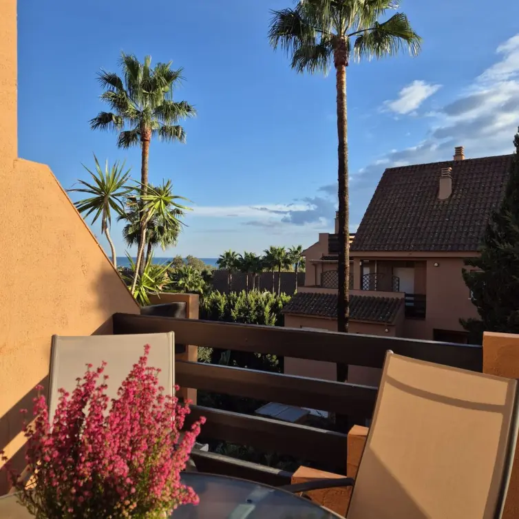 Продажа двухуровневого пентхауса в Casares Playa