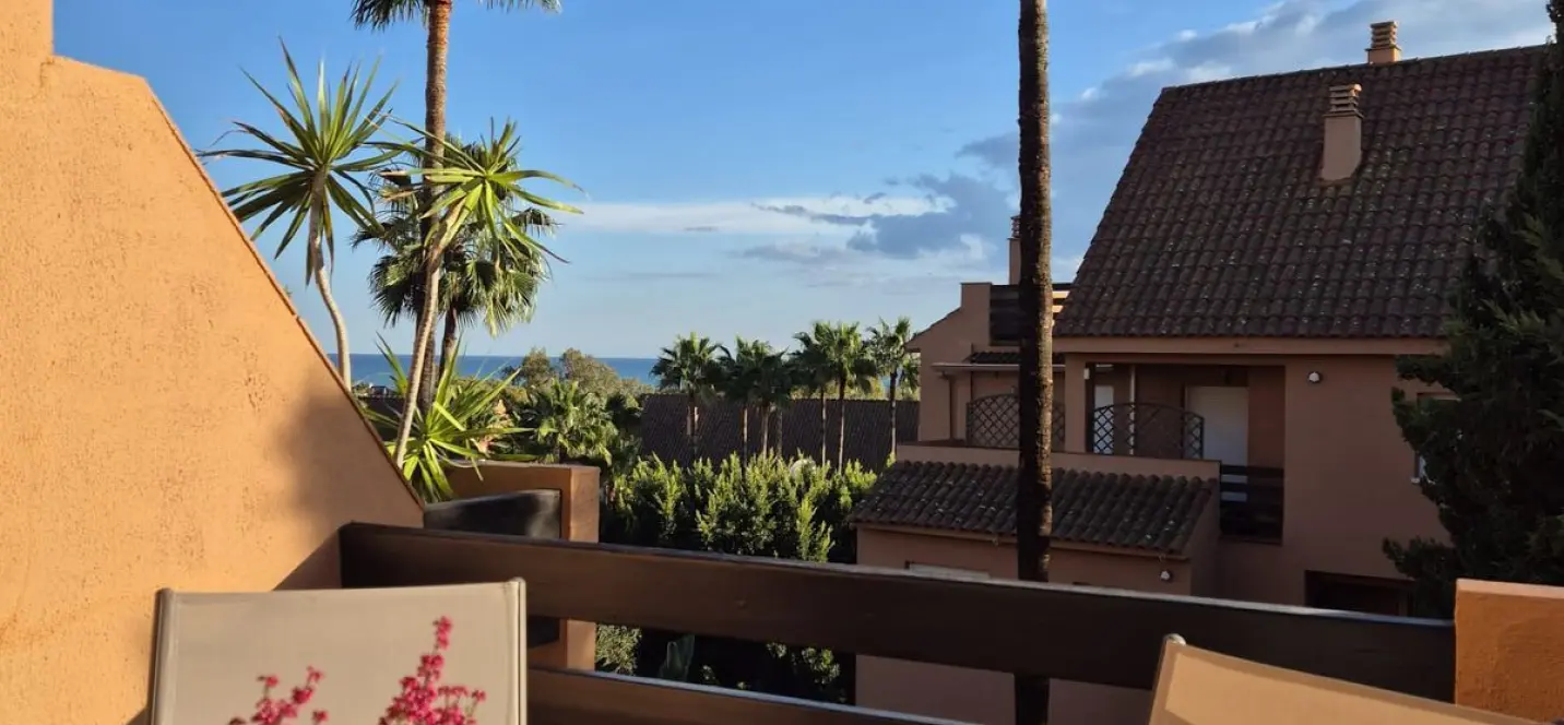 Продажа двухуровневого пентхауса в Casares Playa 2