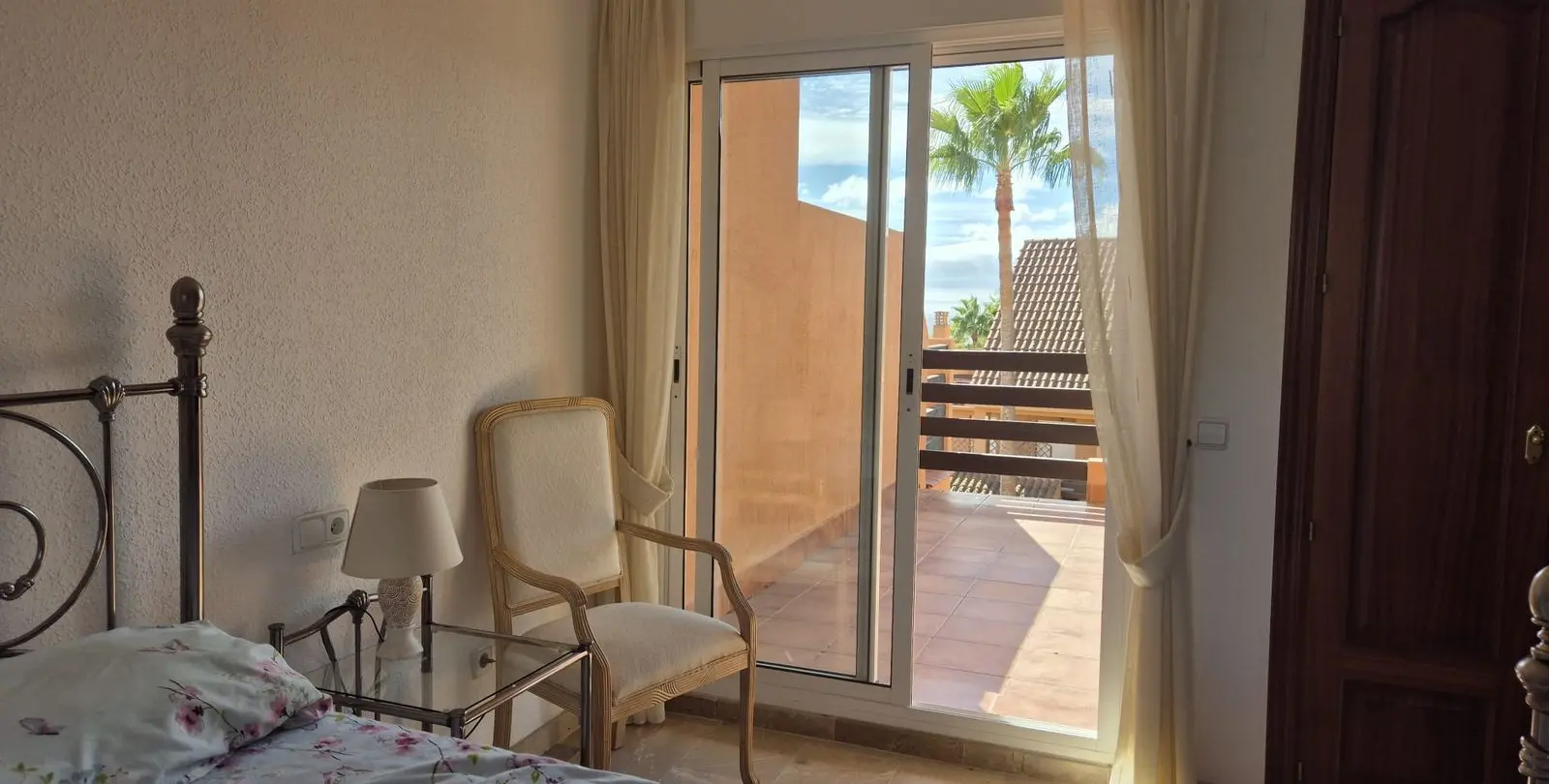 Продажа двухуровневого пентхауса в Casares Playa 6