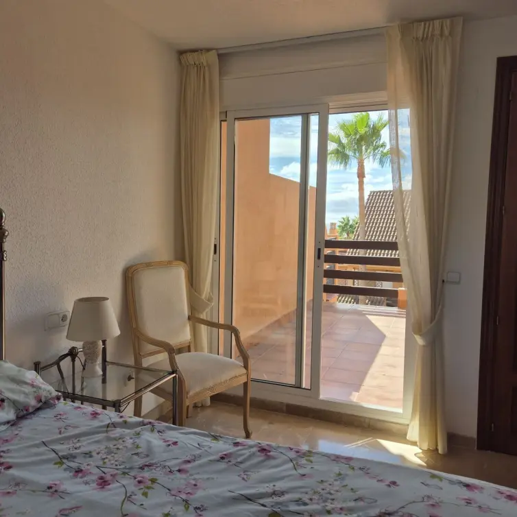 Продажа двухуровневого пентхауса в Casares Playa