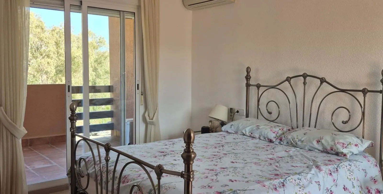 Продажа двухуровневого пентхауса в Casares Playa 10