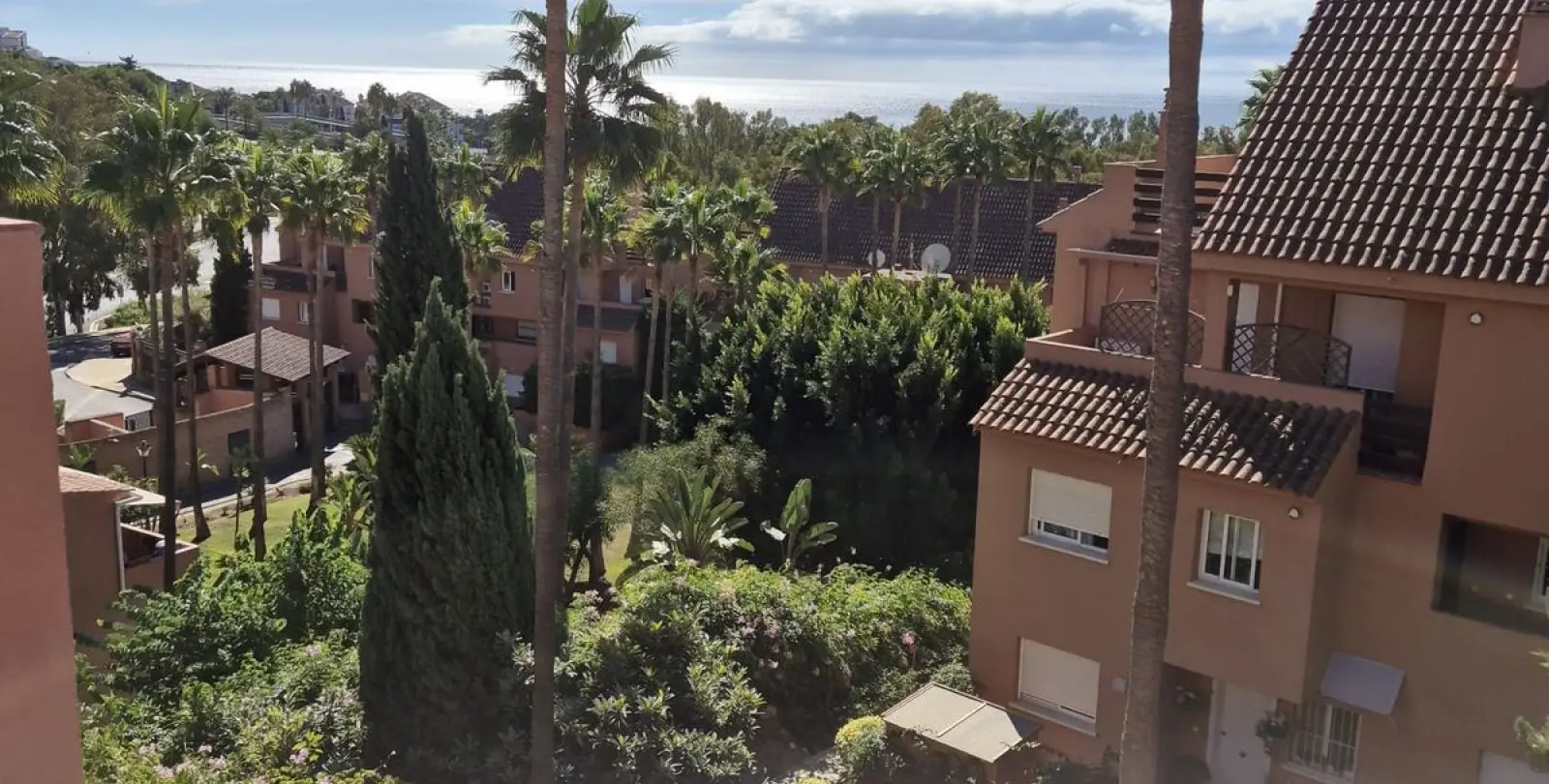Продажа двухуровневого пентхауса в Casares Playa 27
