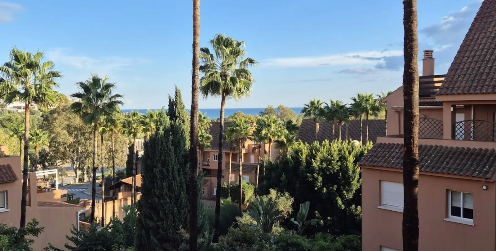 Продажа двухуровневого пентхауса в Casares Playa 32