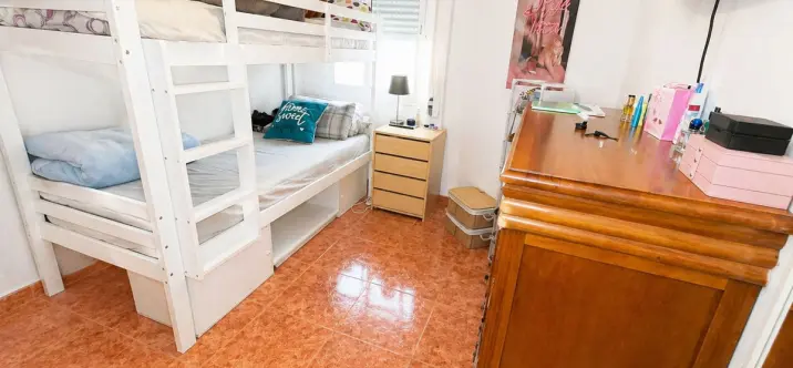Venta de apartamento en planta media en Estepona 3