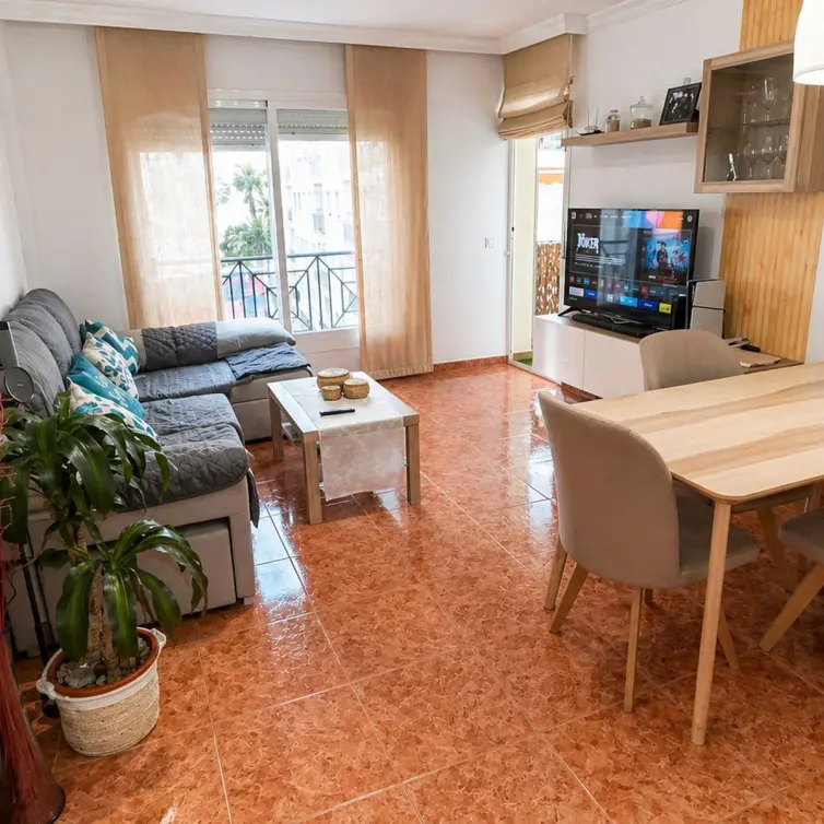 Sale of middle floor apartment in Estepona