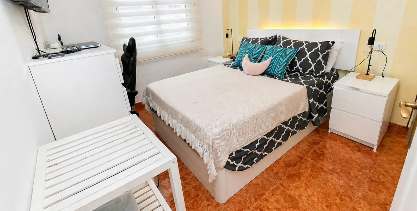 Продажа апартаментов на среднем этаже в Estepona 3