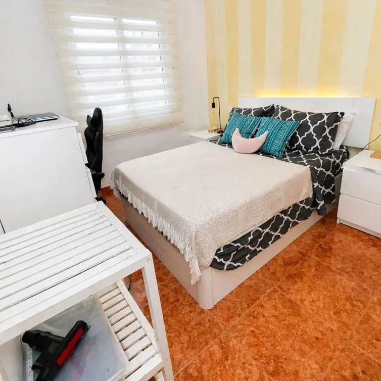 Sale of middle floor apartment in Estepona