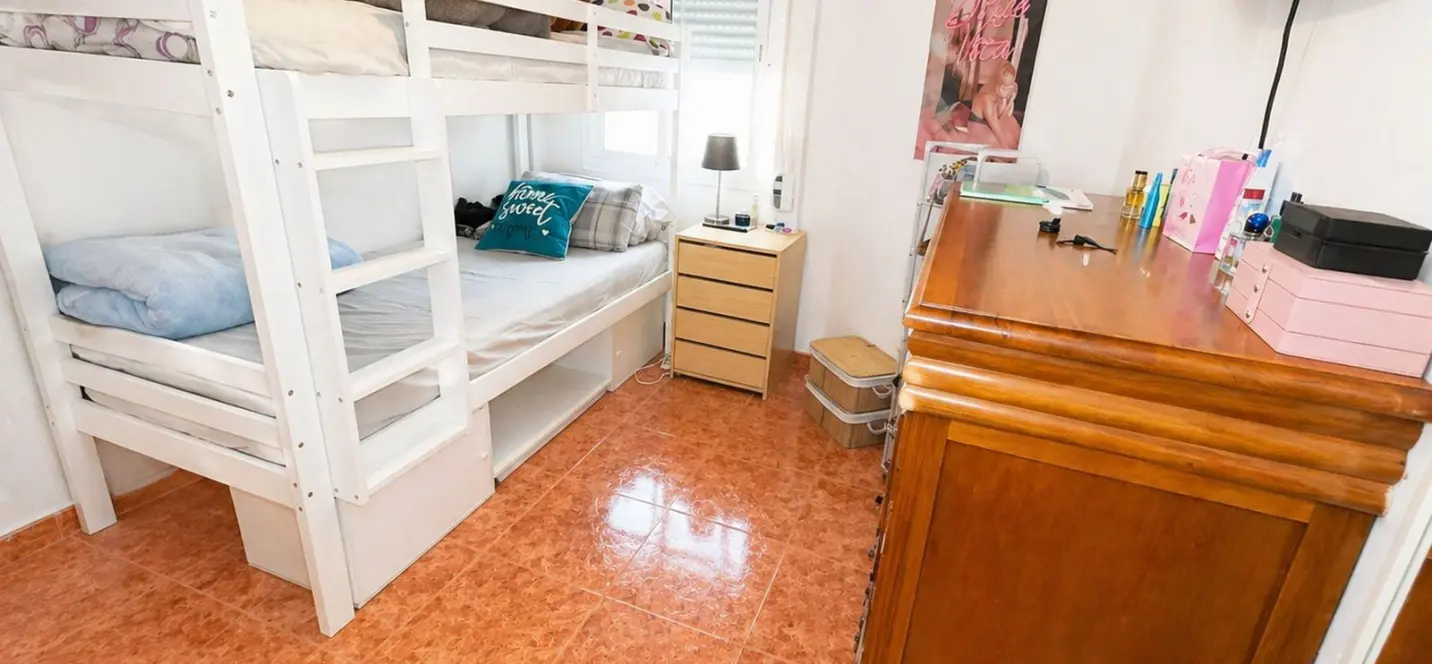 Sale of middle floor apartment in Estepona 3