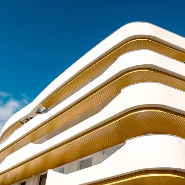 Sale of middle floor apartment in Estepona
