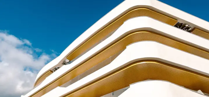 Sale of middle floor apartment in Estepona 0