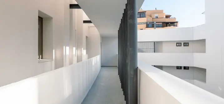 Sale of middle floor apartment in Estepona 1