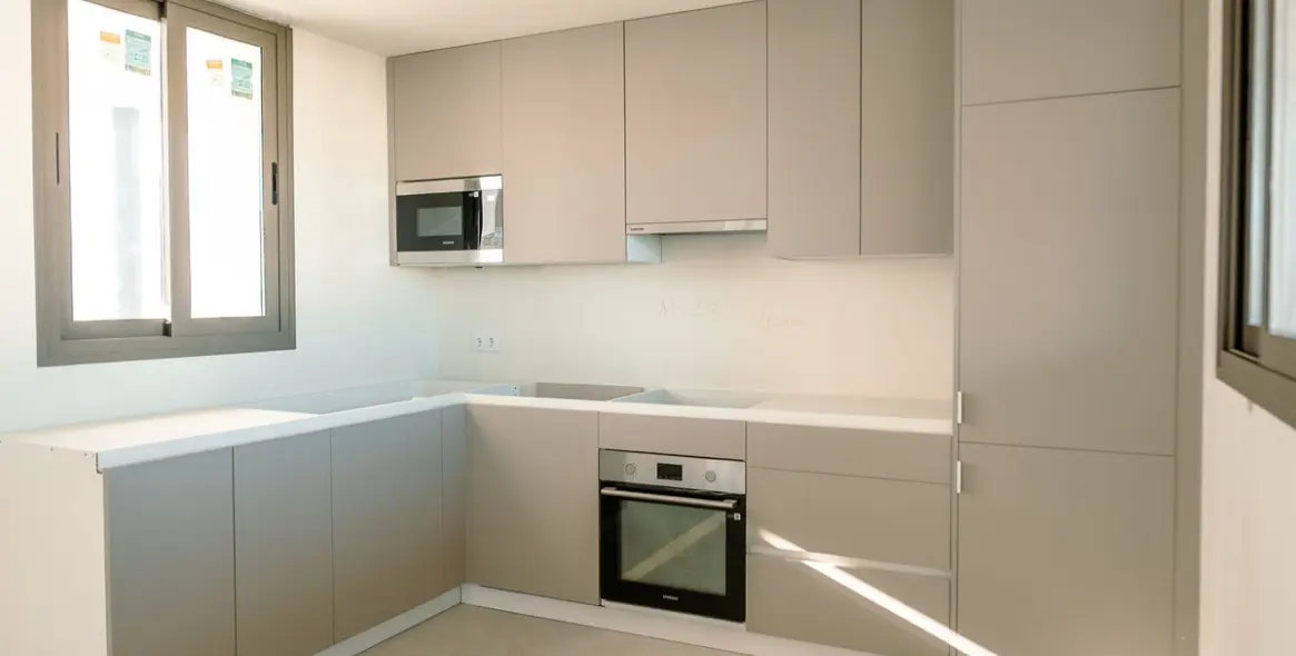 Sale of middle floor apartment in Estepona 3