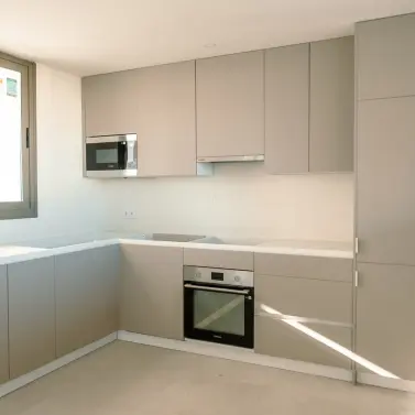 Sale of middle floor apartment in Estepona
