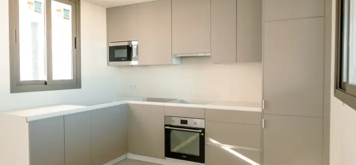 Sale of middle floor apartment in Estepona 2