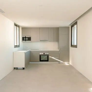Sale of middle floor apartment in Estepona