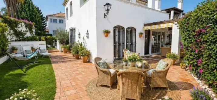 Sale of ground floor apartment in Estepona 0