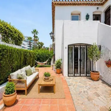 Sale of ground floor apartment in Estepona