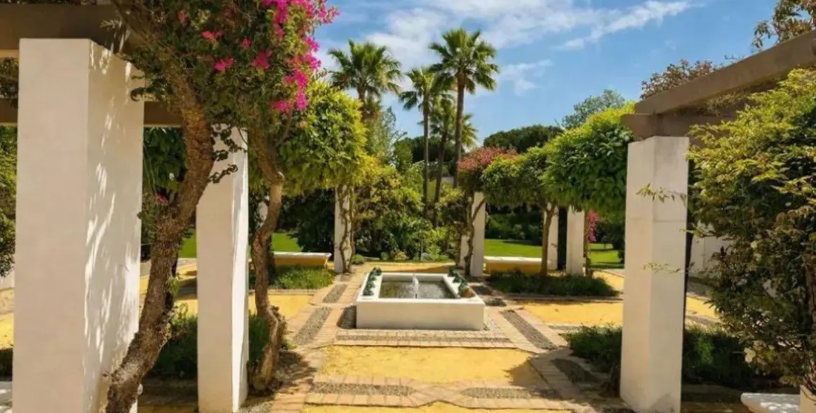 Sale of ground floor apartment in Estepona 11