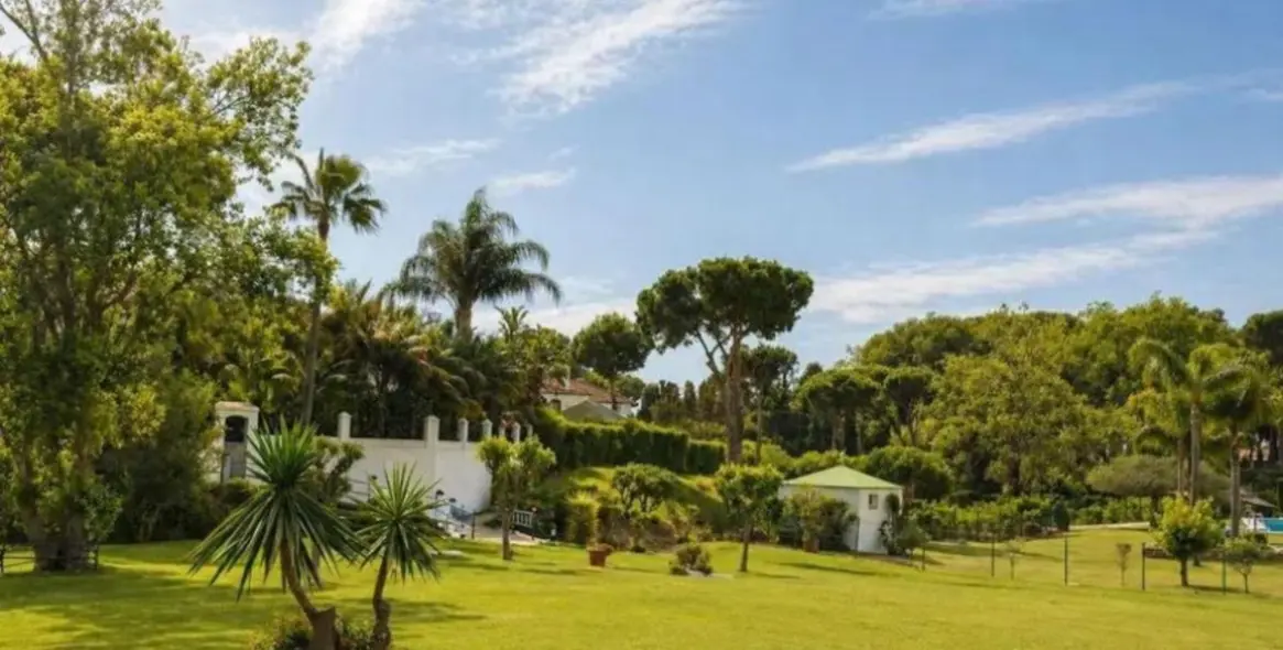 Sale of ground floor apartment in Estepona 14