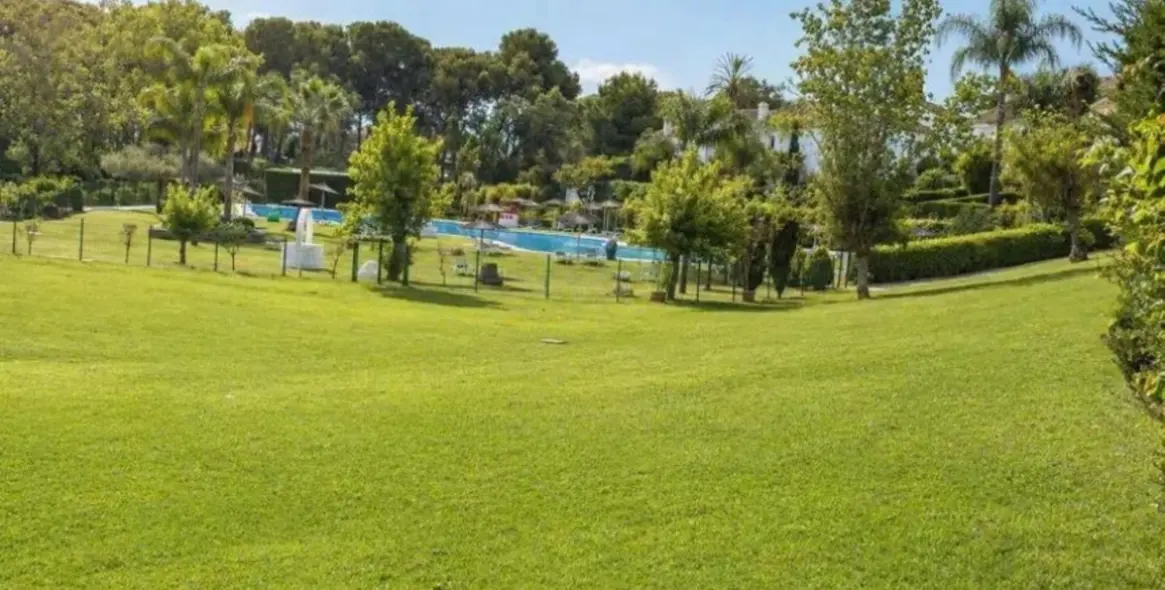 Sale of ground floor apartment in Estepona 16