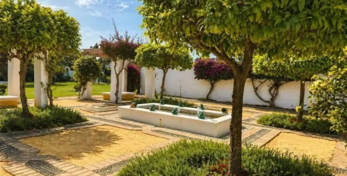 Sale of ground floor apartment in Estepona 17