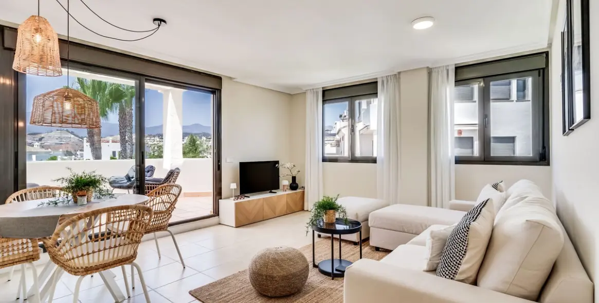 Sale of penthouse in Estepona 2