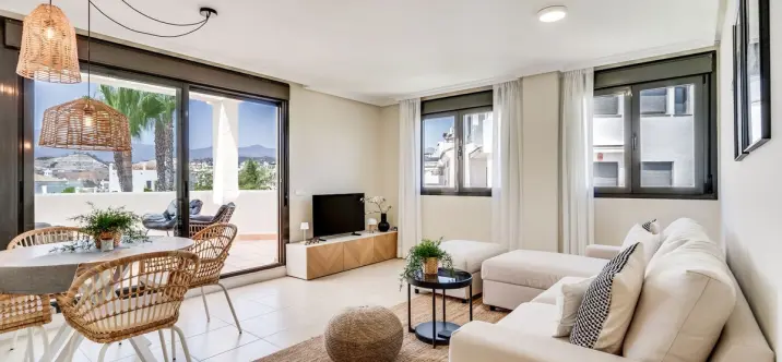 Sale of penthouse in Estepona 1