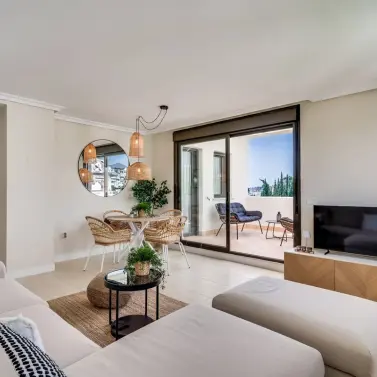 Sale of penthouse in Estepona