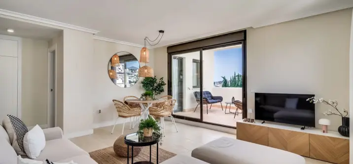 Sale of penthouse in Estepona 2