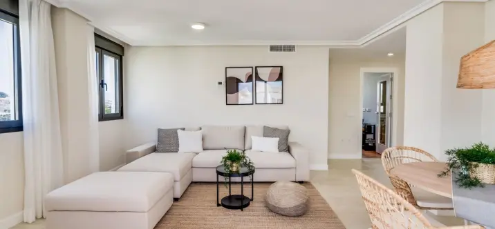 Sale of penthouse in Estepona 3