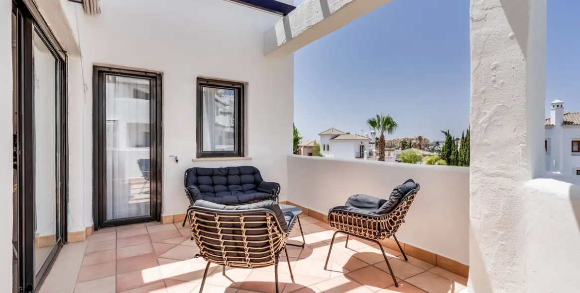 Sale of penthouse in Estepona 6