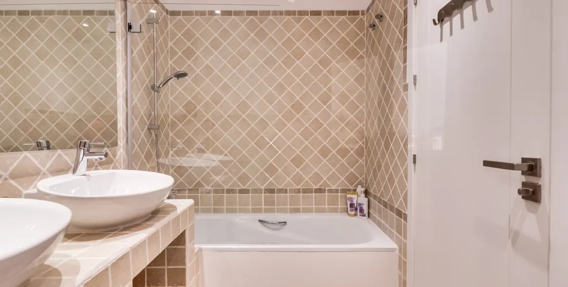 Sale of penthouse in Estepona 15