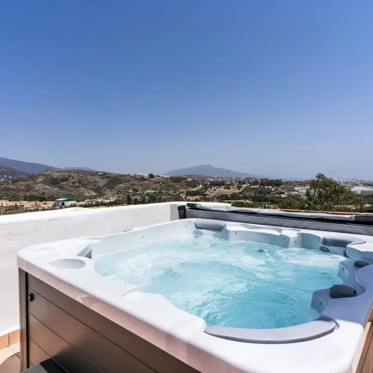 Sale of penthouse in Estepona