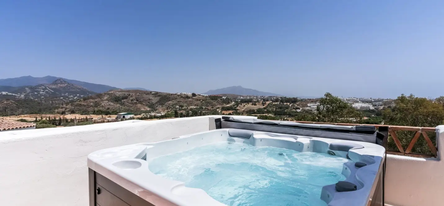 Sale of penthouse in Estepona 0