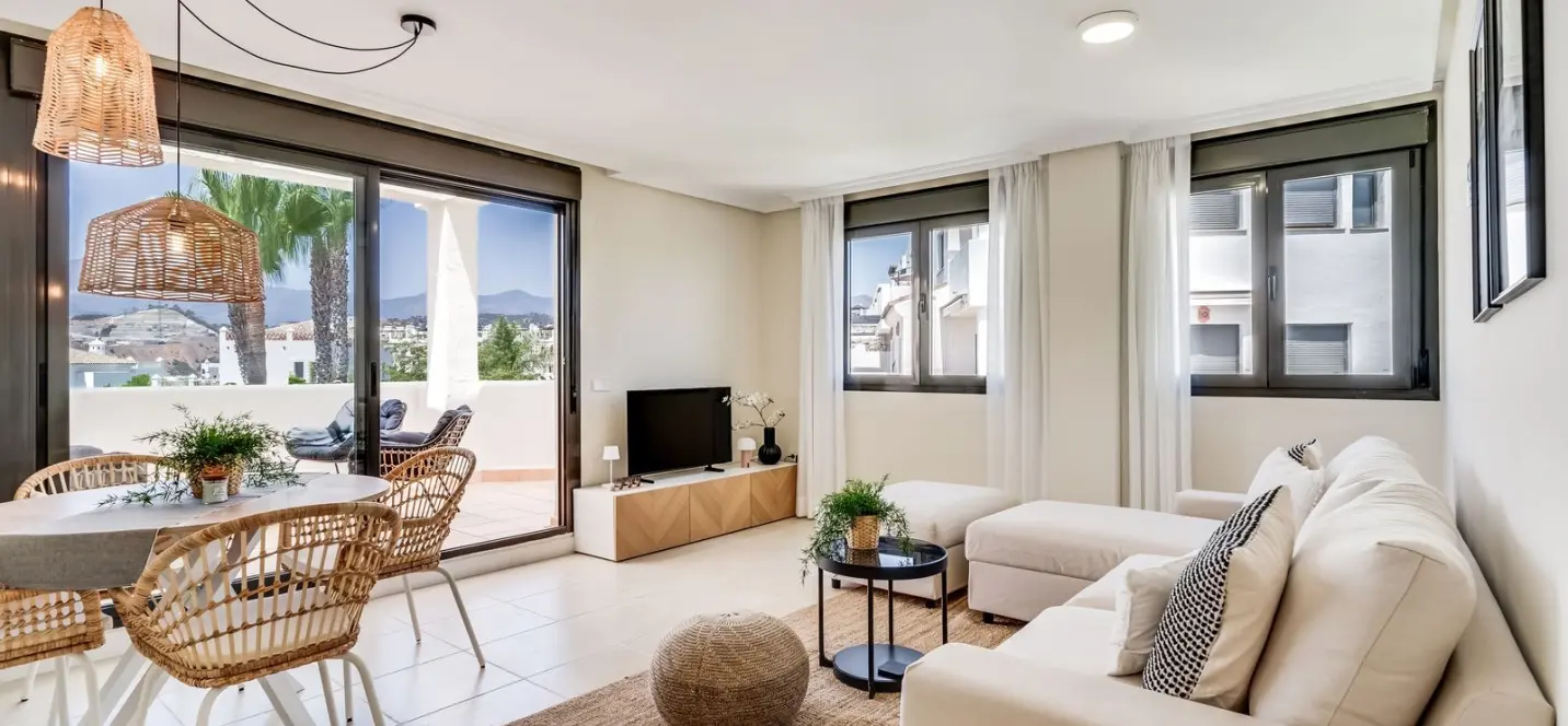 Sale of penthouse in Estepona 1